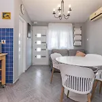 2 Bedroom Beautiful In Apartment Pakostane